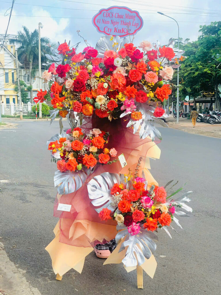 Kệ hoa khai trương