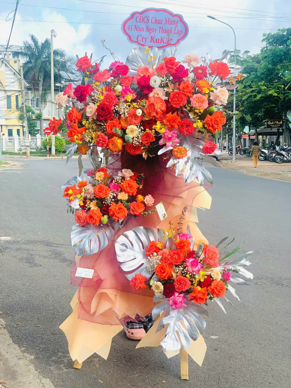 Kệ hoa khai trương