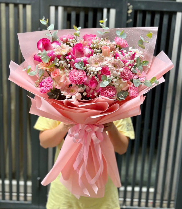 Bó hoa tông hồng xinh