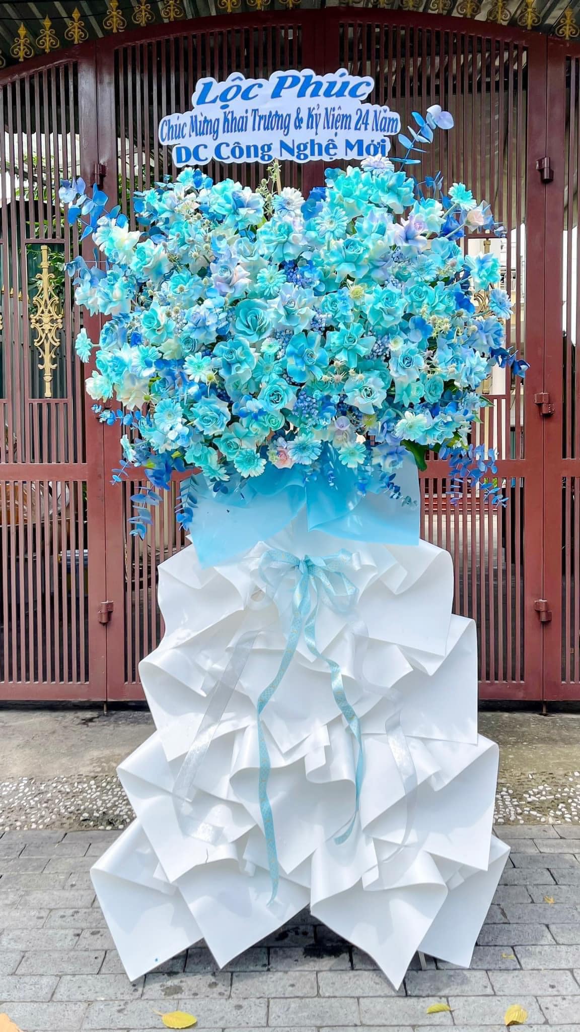 Kệ hoa khai trương tông xanh