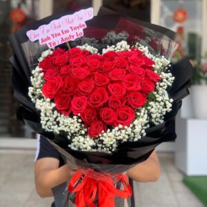 Bó hồng đỏ trái tim