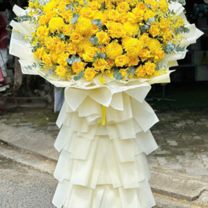 kệ hoa khai trương màu vàng