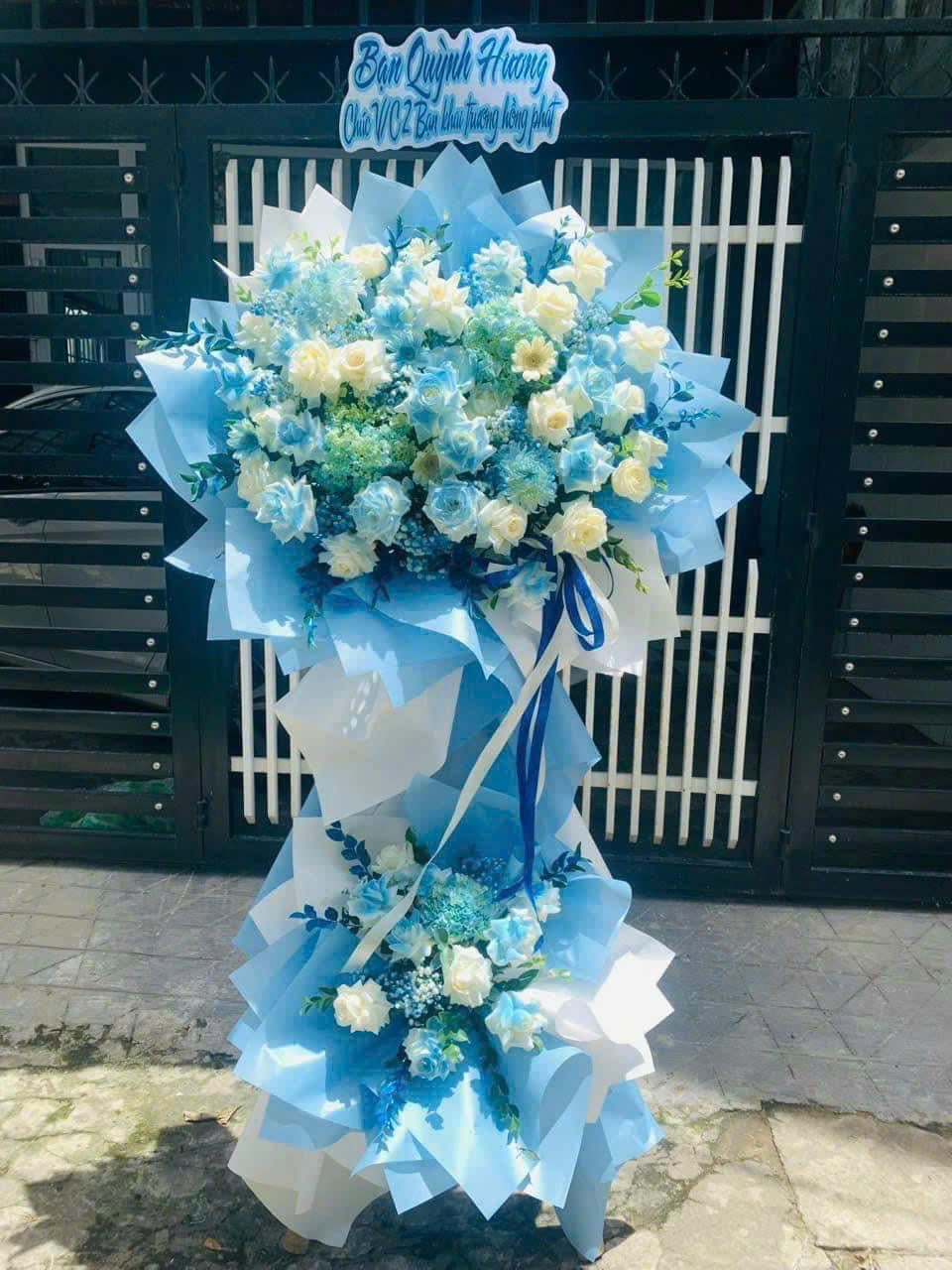 Kệ khai trương tông xanh dương