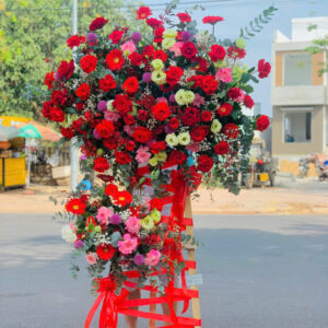 Kệ hoa khai trương tông đỏ hiện đại