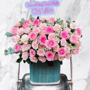 Giỏ hoa tông hồng